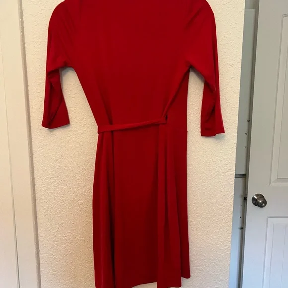 Lulu’s All At Once Red Three-Quarter Sleeve Wrap Dress - Picture 3 of 4